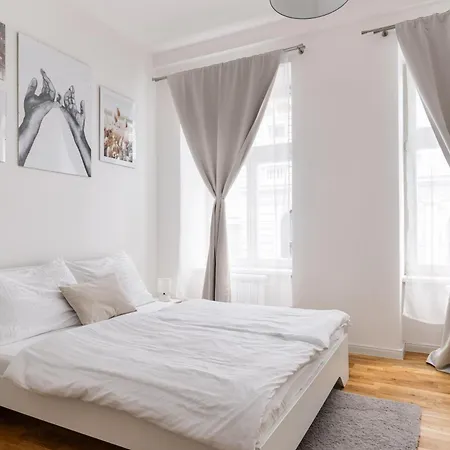 Stay2Gether Beige Nest - Metro Florenc Prague Exterior photo